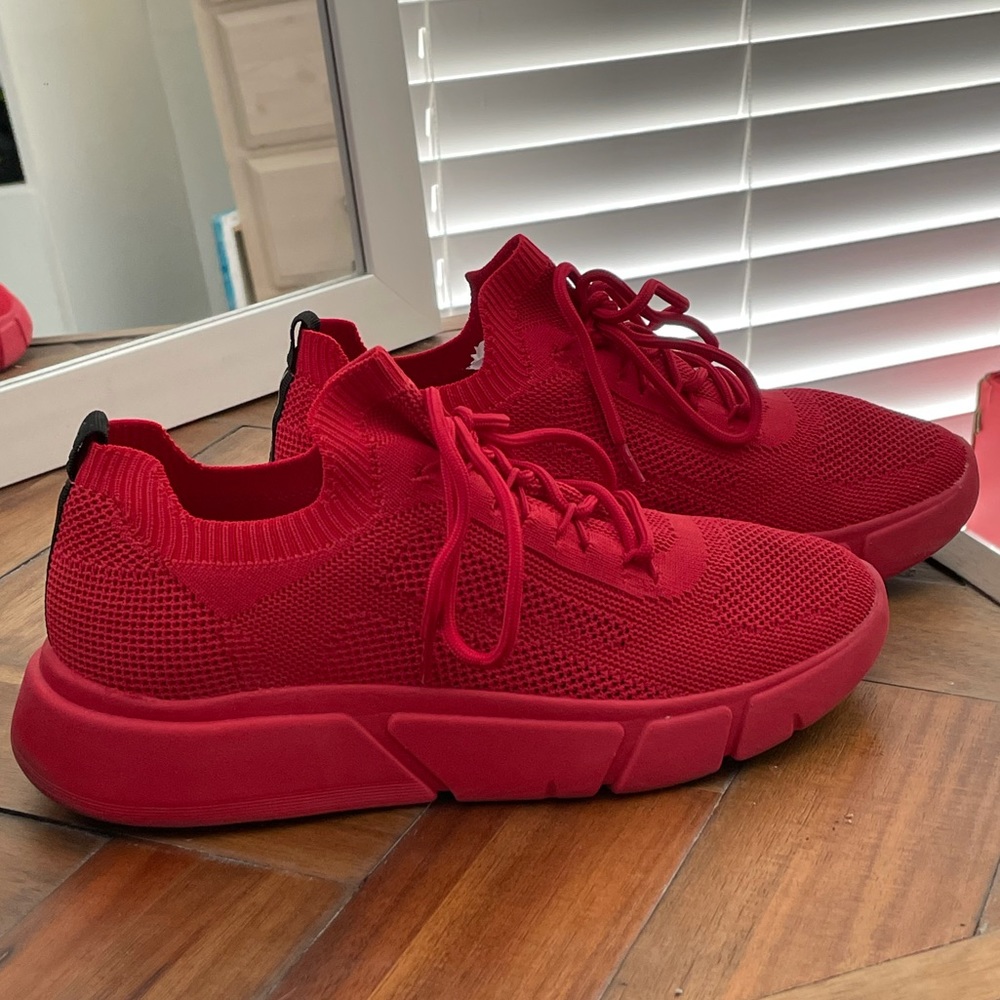 ✨NWOT Aldo Sneaker✨